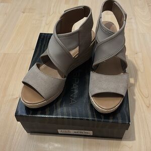 Moda Spana Nude wedges